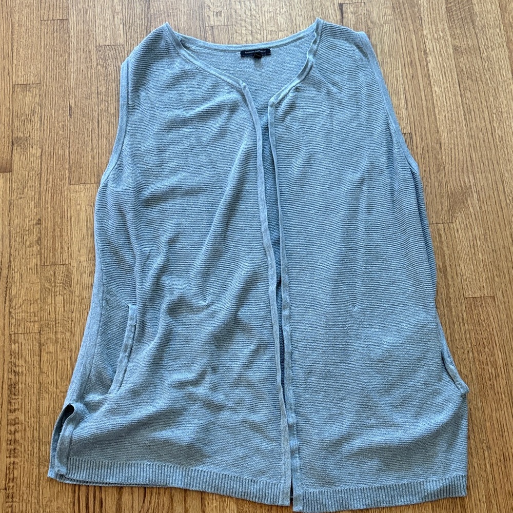 Women’s Banana Republic Light Gray open vest size XL